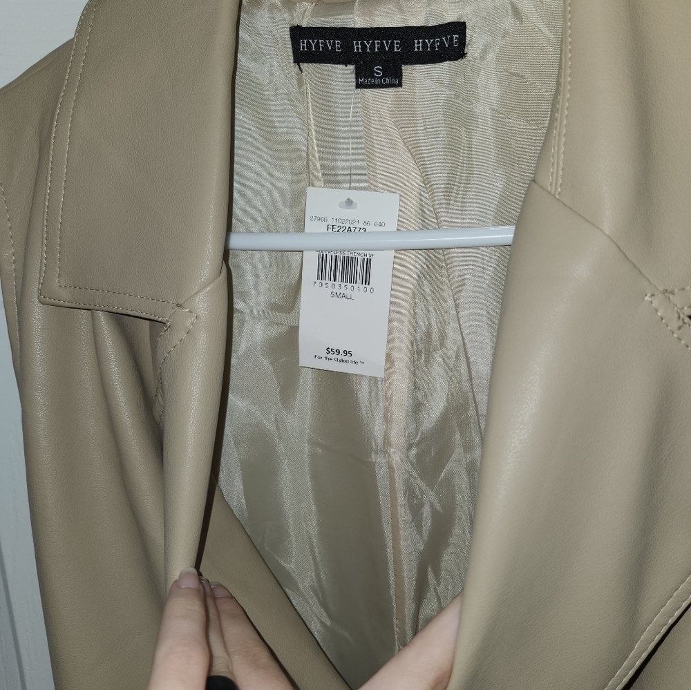 Vest - Picture 3 of 4
